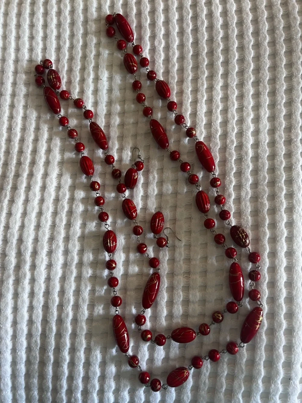 Vintage Red Bead Necklace & Earring Set • Gold‑Tone Veining